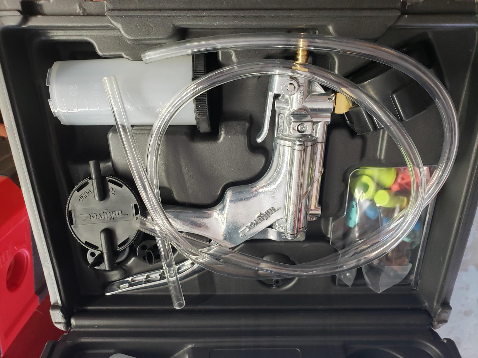 Mityvac MV8500 Silverline Elite Automotive Brake/Clutch Bleeding, Diesel Fuel Priming and Vacuum/Pressure Testing Kit, Ergonomic Design, Zinc-aluminum Die Cast, MV8510 Pump, 4.5oz Fluid Reservoir customer photo 1