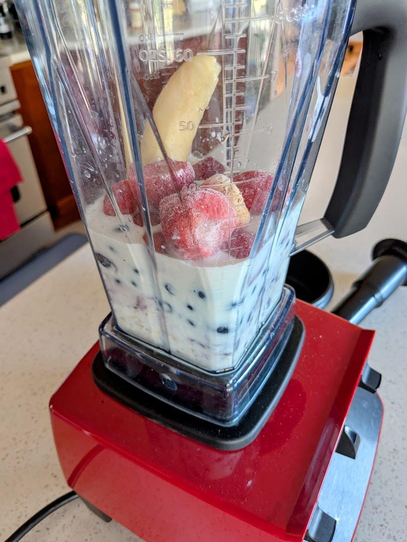 Vitamix 5200 Blender, Professional-Grade Blender for Smoothies, Soups, Ice Cream and More, Stainless-Steel Blades, Self-Cleaning Kitchen Appliance, 64 Oz Container, Red customer photo 2