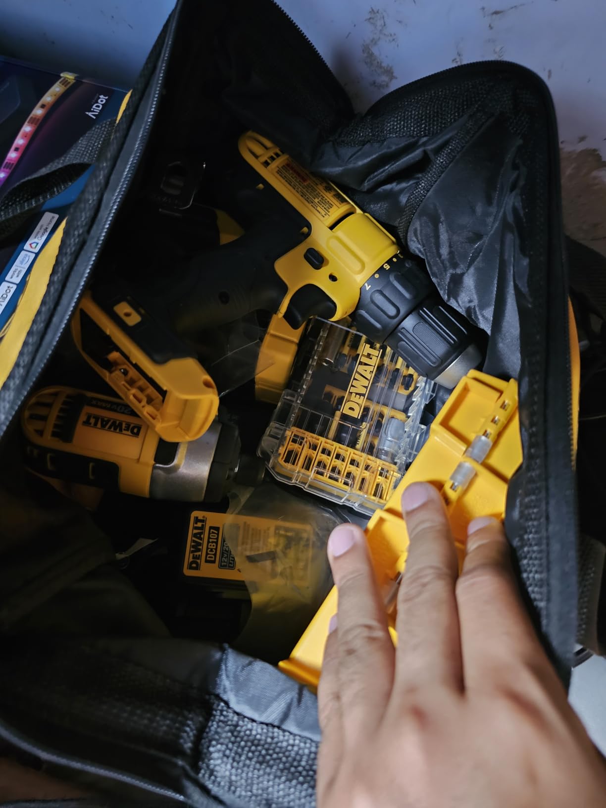 DEWALT 20V MAX Cordless Drill and Impact Driver, Power Tool Combo Kit, Includes 2 Batteries, Charger and Bag (DCK240C2) customer photo 2