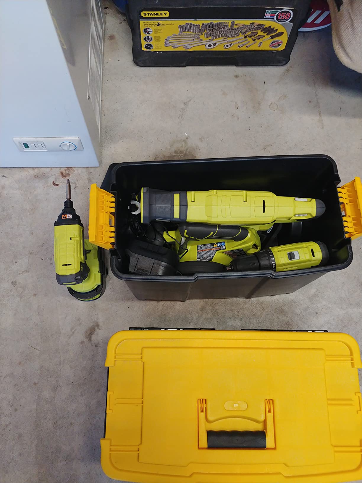 RYOBI P1819 18V One+ Lithium Ion Combo Kit (6 Tools: Drill/Driver, Impact Driver, Reciprocating Saw, Circular Saw, Multi-Tool, LED Worklight, 4.0 Ah & 1.5 Ah Battery, Charger, Bag) customer photo 1