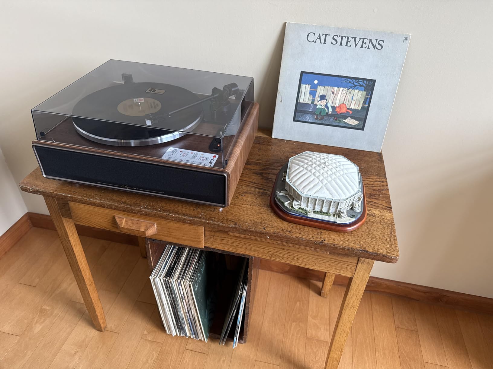 1 BY ONE High Fidelity Belt Drive Turntable with Built-in Speakers, Vinyl Record Player with Magnetic Cartridge, Wireless Playback and Aux-in Functionality, Auto Off customer photo 1