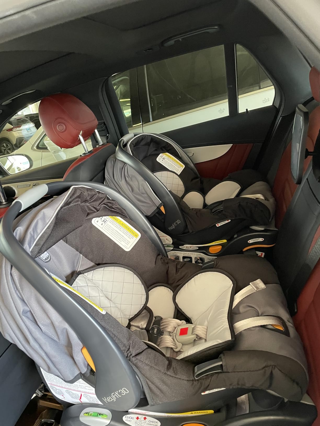 Chicco KeyFit Infant Car Seat and Base, Rear-Facing Seat for Infants 4-22 lbs., Includes Infant Head and Body Support, Compatible with Chicco Strollers, Baby Travel Gear, Encore/Black/Grey customer photo 1