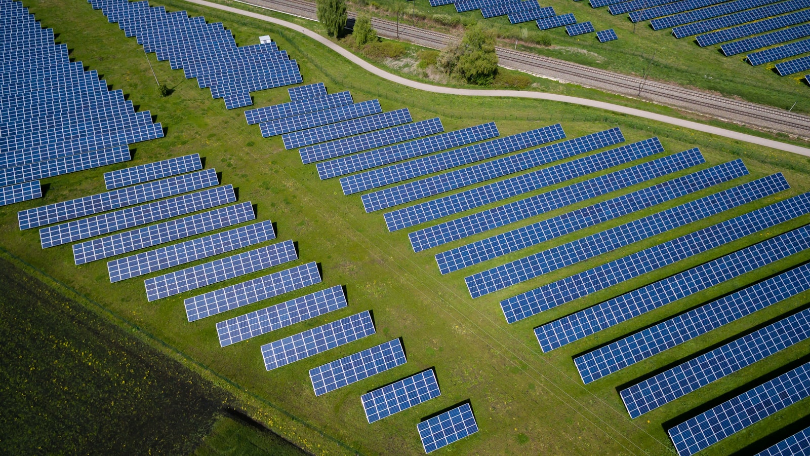 Clean Technology Guide 2026: Renewable Energy, Jobs & Investment