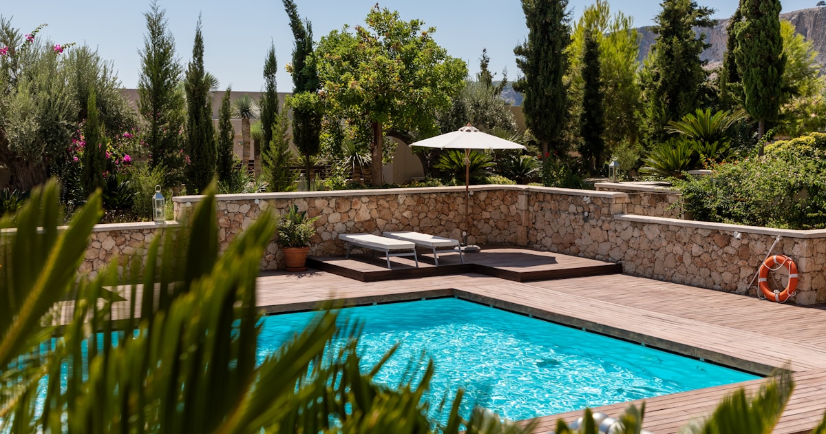 Best Outdoor Showers for Pools: 10 Top-Rated Models Reviewed