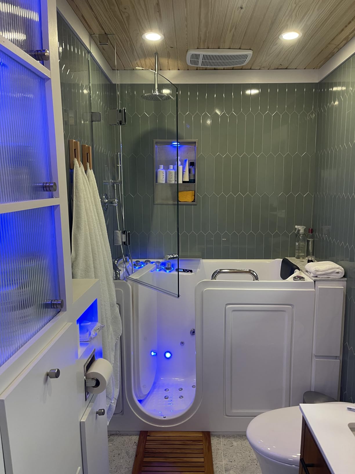 ANZZI Walk-In Tub, 27 x 53 in, Left Drain, 12 Whirlpool & 18 Air Jets, Inline Heater, Quick Fill, Handheld Shower, ADA Seat, Headrest, Aromatherapy & Chromatherapy, 110 V, White customer photo 1