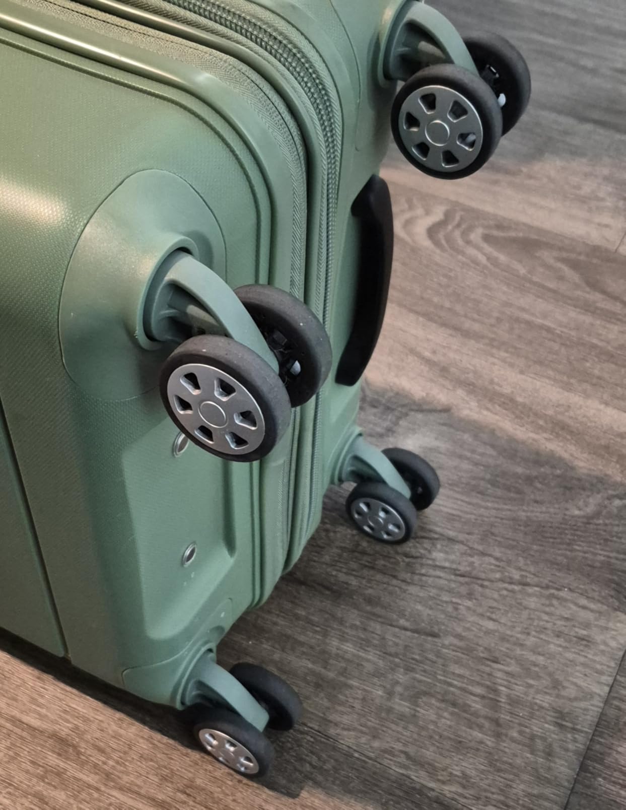 Traveler's Choice Pagosa Hardshell Expandable Luggage with Spinner Wheels, Black, 22-Inch Carry-on customer photo 2