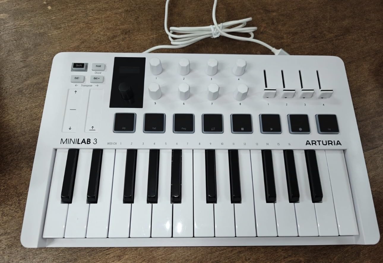 Arturia MiniLab 3 - Universal MIDI Controller for Music Production, with All-in-One Software Package - 25 Keys, 8 Multi-Color Pads - White customer photo 1