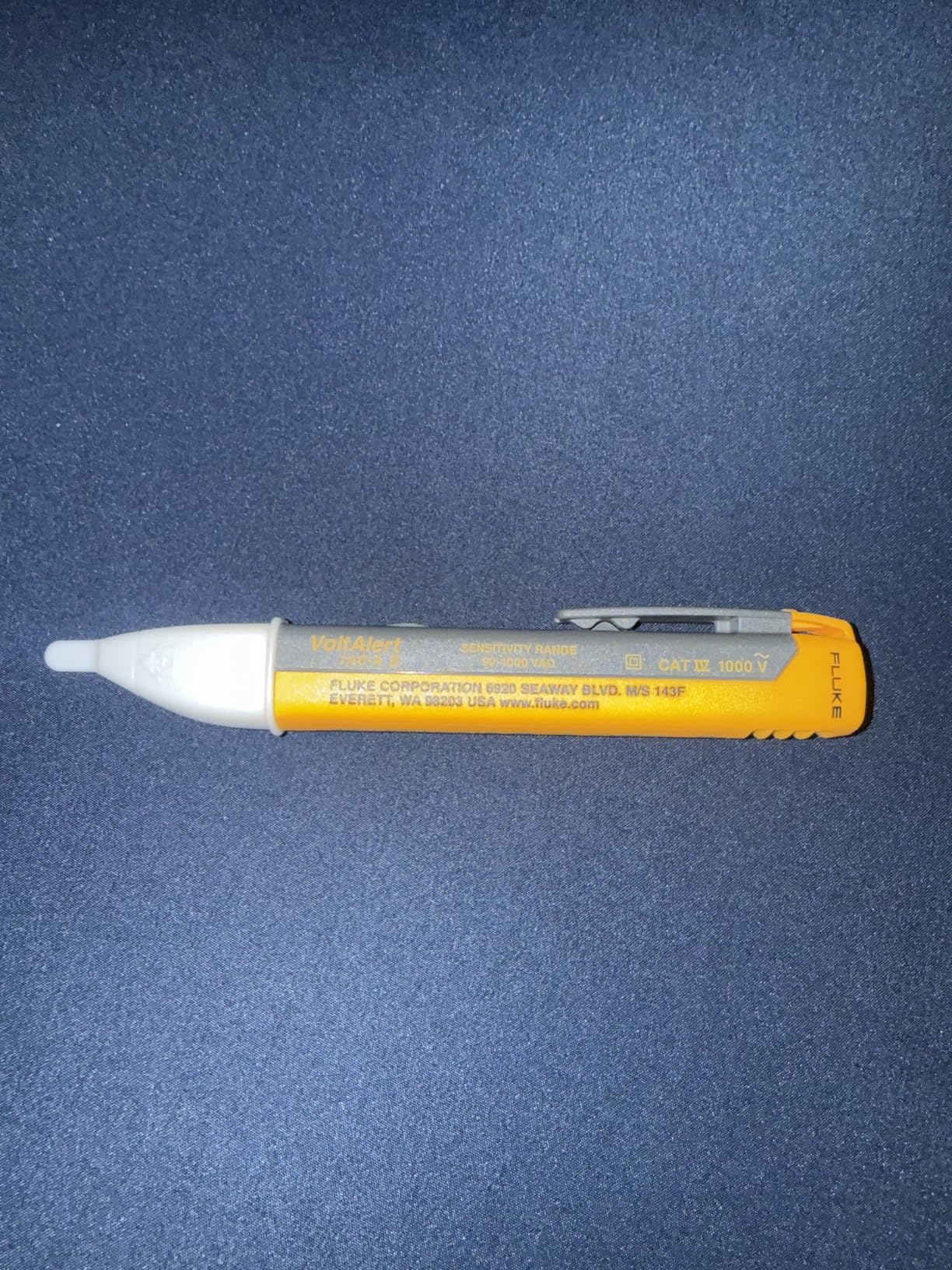 Fluke 1AC II VoltAlert Non-Contact Voltage Tester, Pocket-Sized, 90-1000V AC, Audible Beeper, CAT IV Rating customer photo 2
