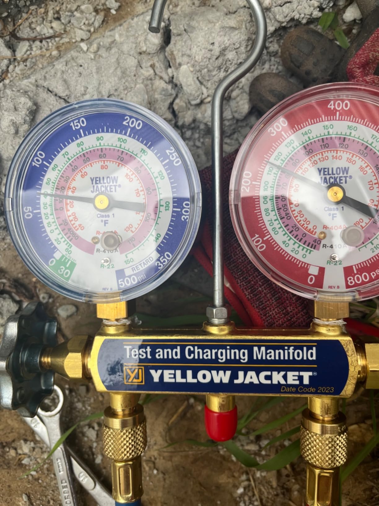 Yellow Jacket Mechanical Manifold Gauge Set, 2 Valve, 3 Hoses, 42004-1 customer photo 1