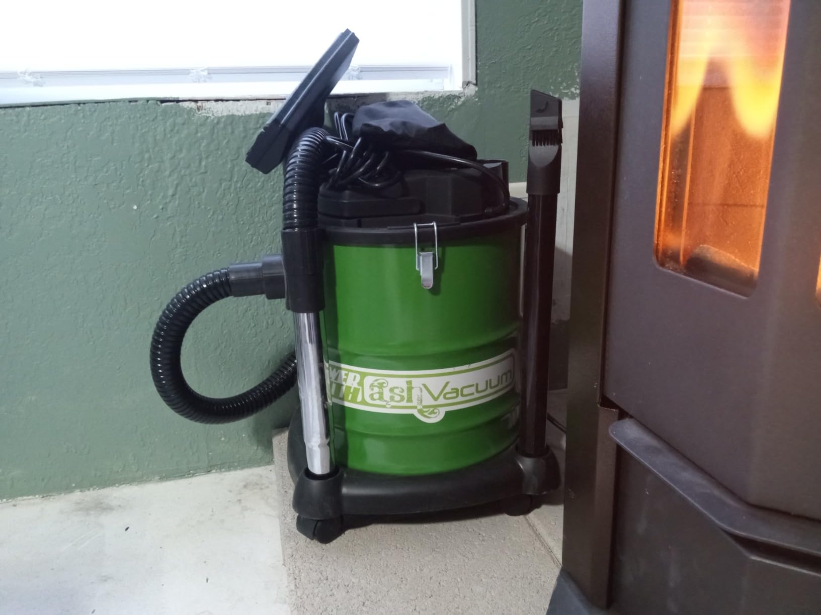 PowerSmith PAVC101 10 Amp Ash Vacuum, Green / Black customer photo 1