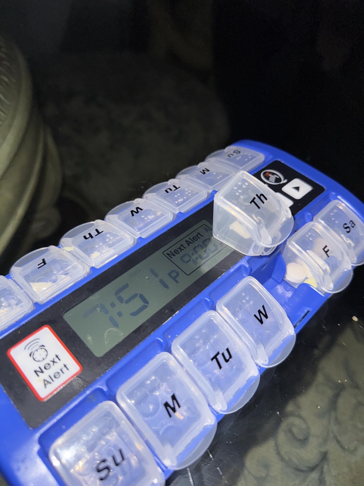 Med-Q Digital Pill Box with Alarms - Pill Organizer with Flashing Lights & Beeping Reminders - Monthly Pill Dispenser for Seniors, Dementia, Alzheimer's, Medication & Vitamin Management customer photo 2