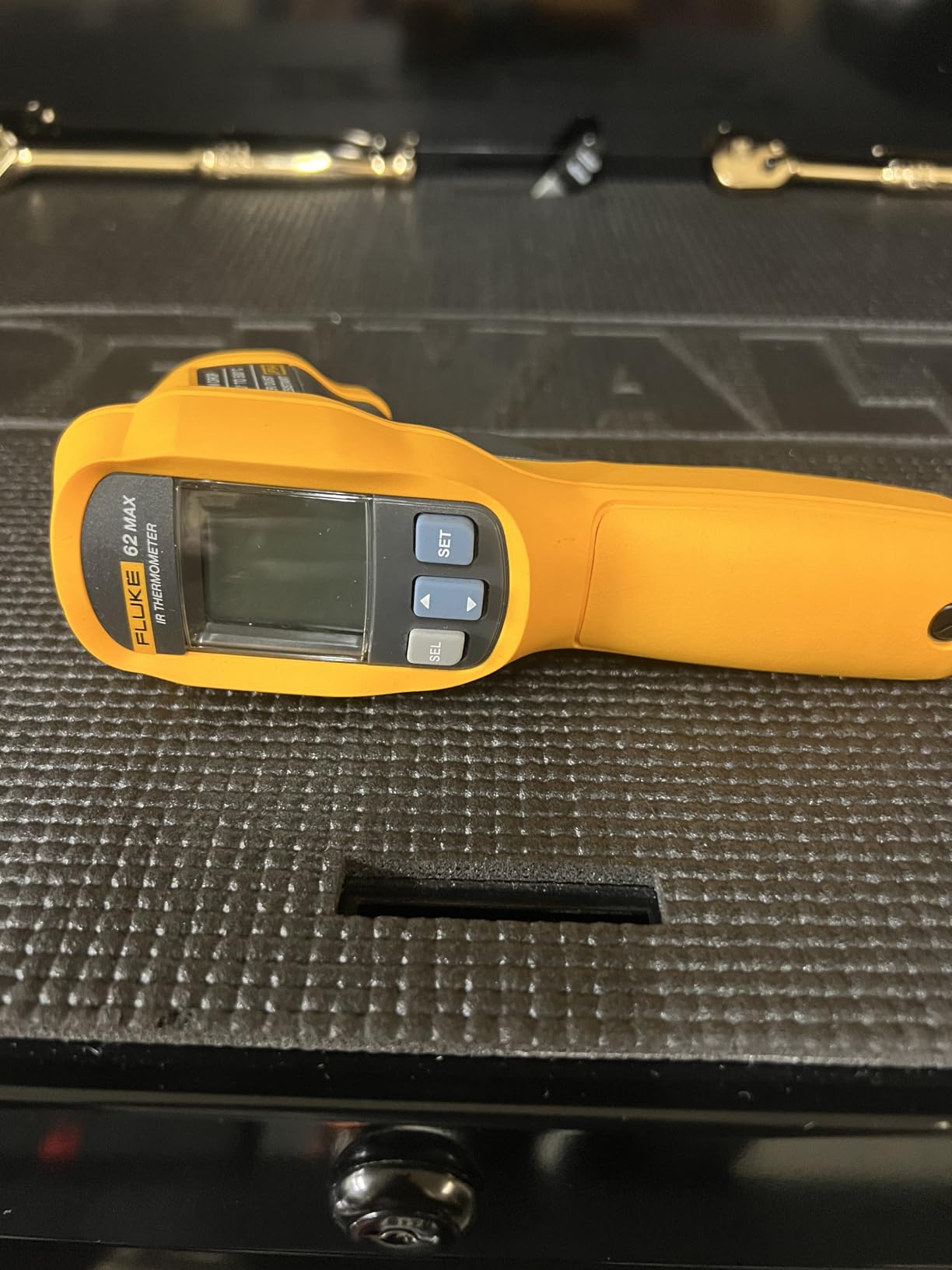 Fluke 62 Max Industrial Infrared Thermometer, -22 to +932 Degree F Range, Single Laser Targeting, 10:1 Distance to Spot Ratio, IP54 Rating, Includes 3 Year Warranty customer photo 1
