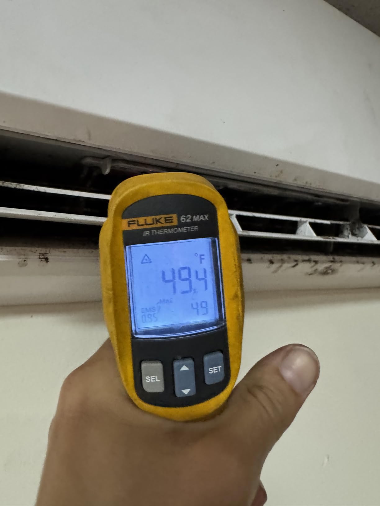 Fluke 62 Max Industrial Infrared Thermometer, -22 to +932 Degree F Range, Single Laser Targeting, 10:1 Distance to Spot Ratio, IP54 Rating, Includes 3 Year Warranty customer photo 2