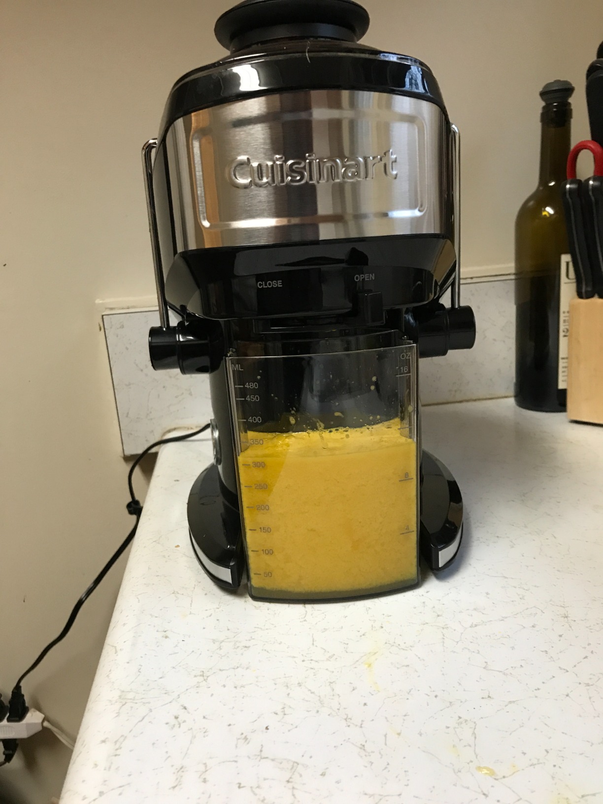 Cuisinart CJE-500 Compact Juice Extractor Black, 11.5 x 11.8 x 14.2 Inch customer photo 1