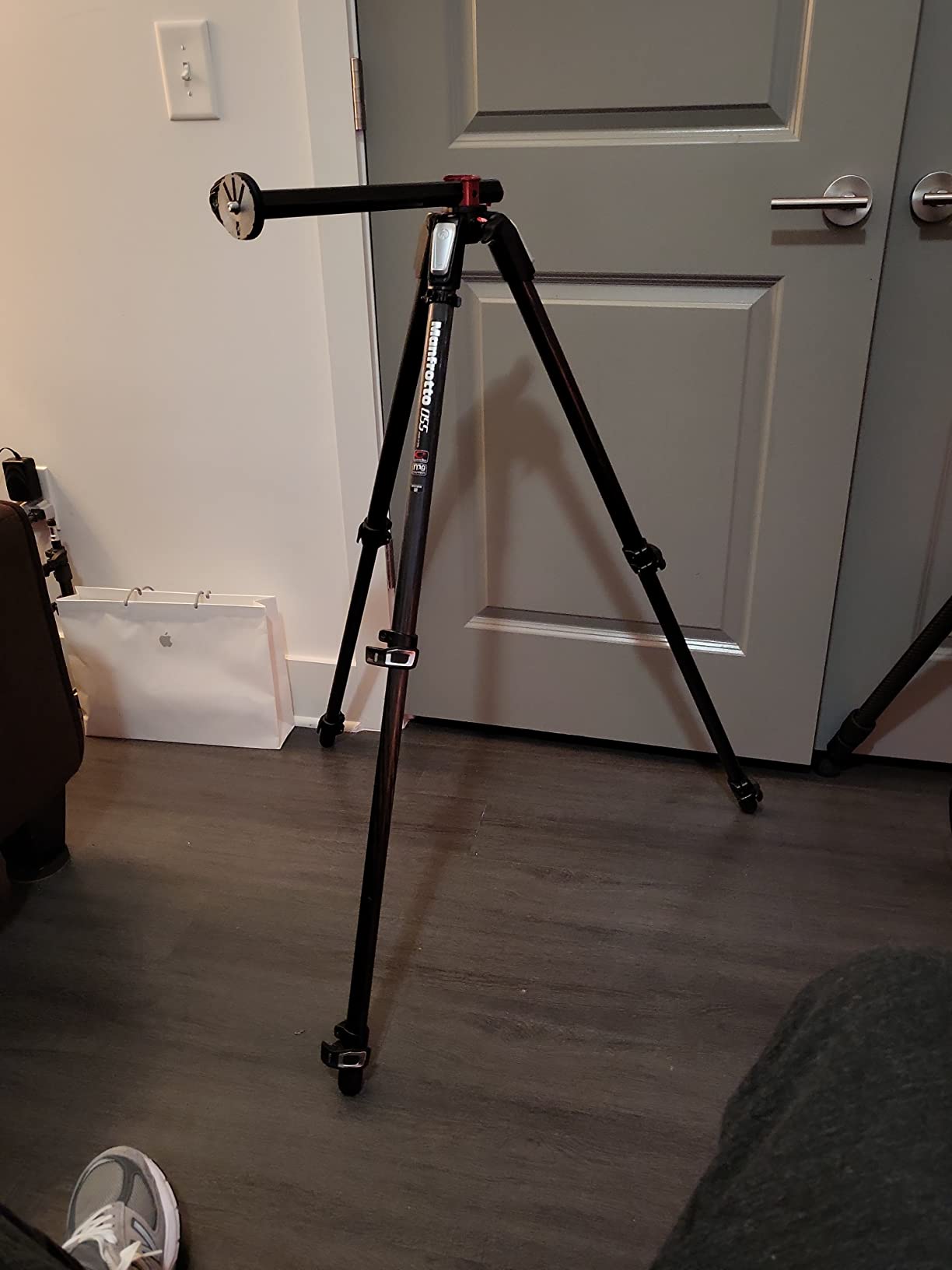 Manfrotto MT055CXPRO3 Carbon Fiber 3-Section Tripod with Horizontal Column, Black customer photo 1