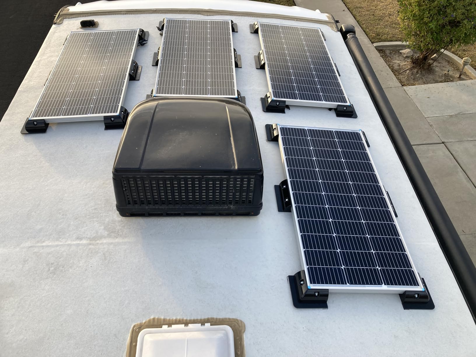 Renogy 400 Watts 12 Volts Monocrystalline Solar RV Kit Off-Grid Kit with Adventurer 30A PWM LCD Charge Controller+ Mounting Brackets+ Male and Female Connectors+Solar Cables+Cable Entry housing customer photo 2