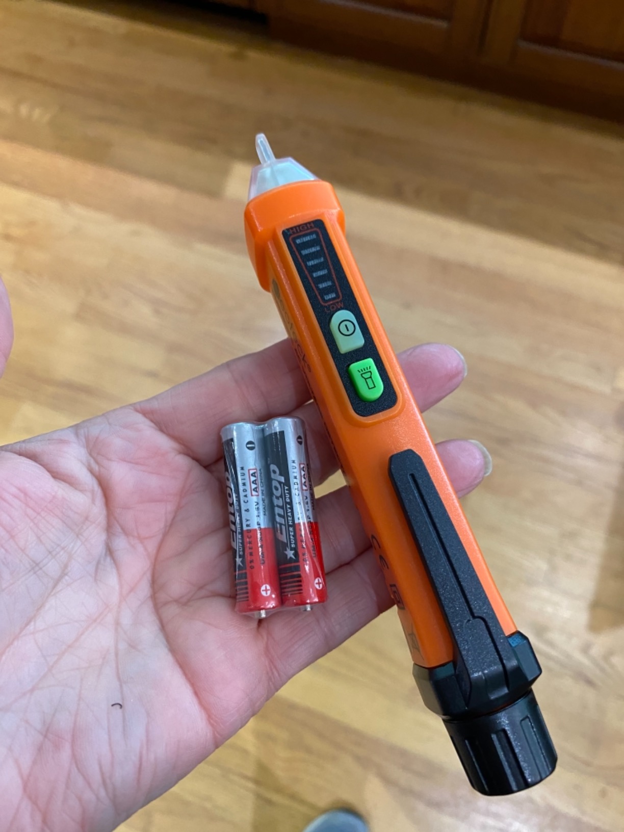 Neoteck Non Contact Voltage Detector 12-1000V AC Voltage Tester with Audible Beeps, LED Alerts and Flashlight customer photo 1
