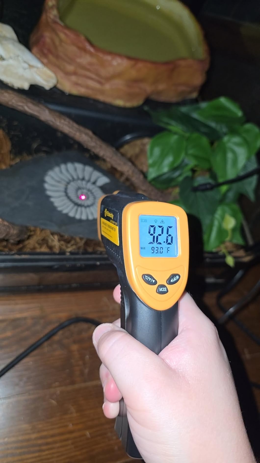 Etekcity Infrared Thermometer 1025D (Not for Human) Dual Laser Temperature Gun -58F~1022F (-50C~550C) with Adjustable Emissivity, Non-Contact Voltage Tester (NCV) customer photo 1