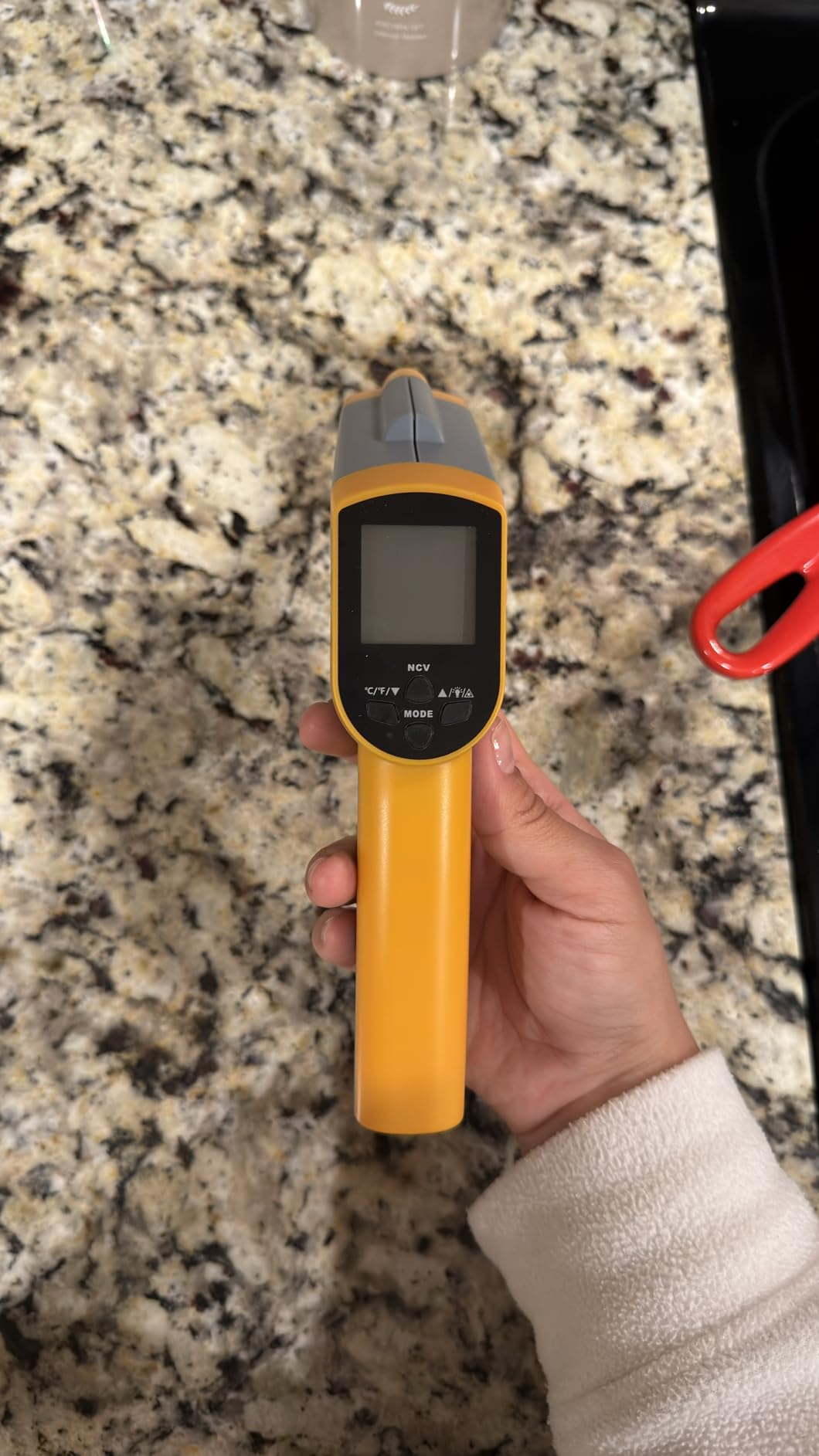 Etekcity Infrared Thermometer 1025D (Not for Human) Dual Laser Temperature Gun -58F~1022F (-50C~550C) with Adjustable Emissivity, Non-Contact Voltage Tester (NCV) customer photo 2