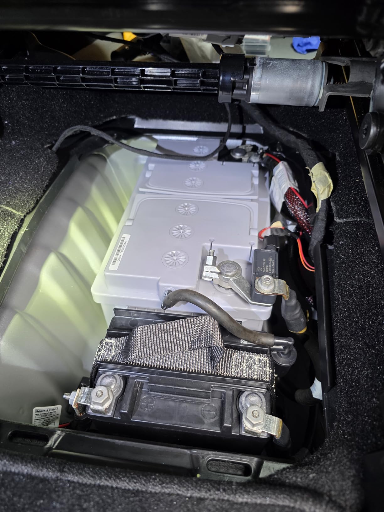 Renogy Deep Cycle AGM Battery 12 Volt 200Ah, 3% Self-Discharge Rate, 2000A Max Discharge Current, Safe Charge Most Home Appliances for RV, Camping, Cabin, Marine and Off-Grid System, Maintenance-Free customer photo 2