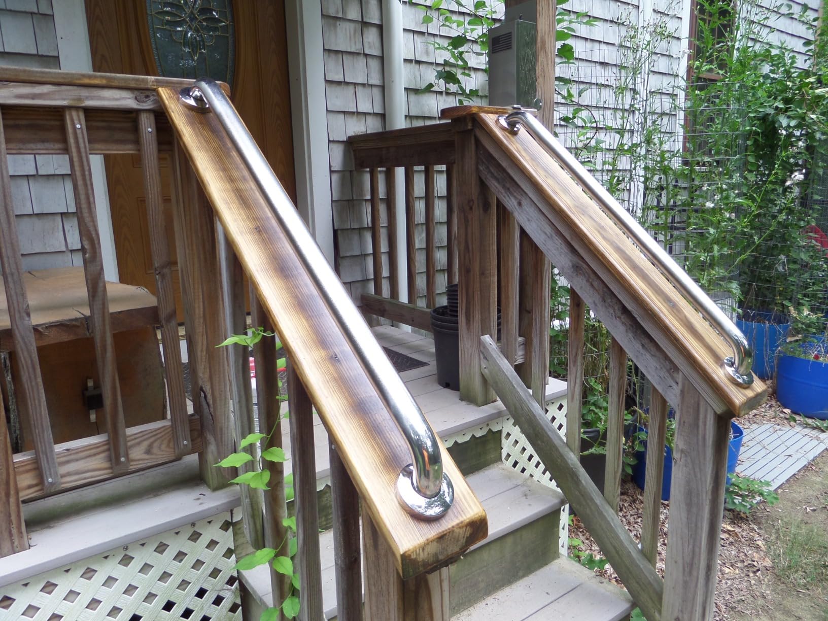 Amazon Basics Bathroom Handicap Safety Grab Bar, 24-inch Length, 1.25 Inch Diameter, Shower, 500LBs Capacity, ADA Compliant, Stainless Steel customer photo 2