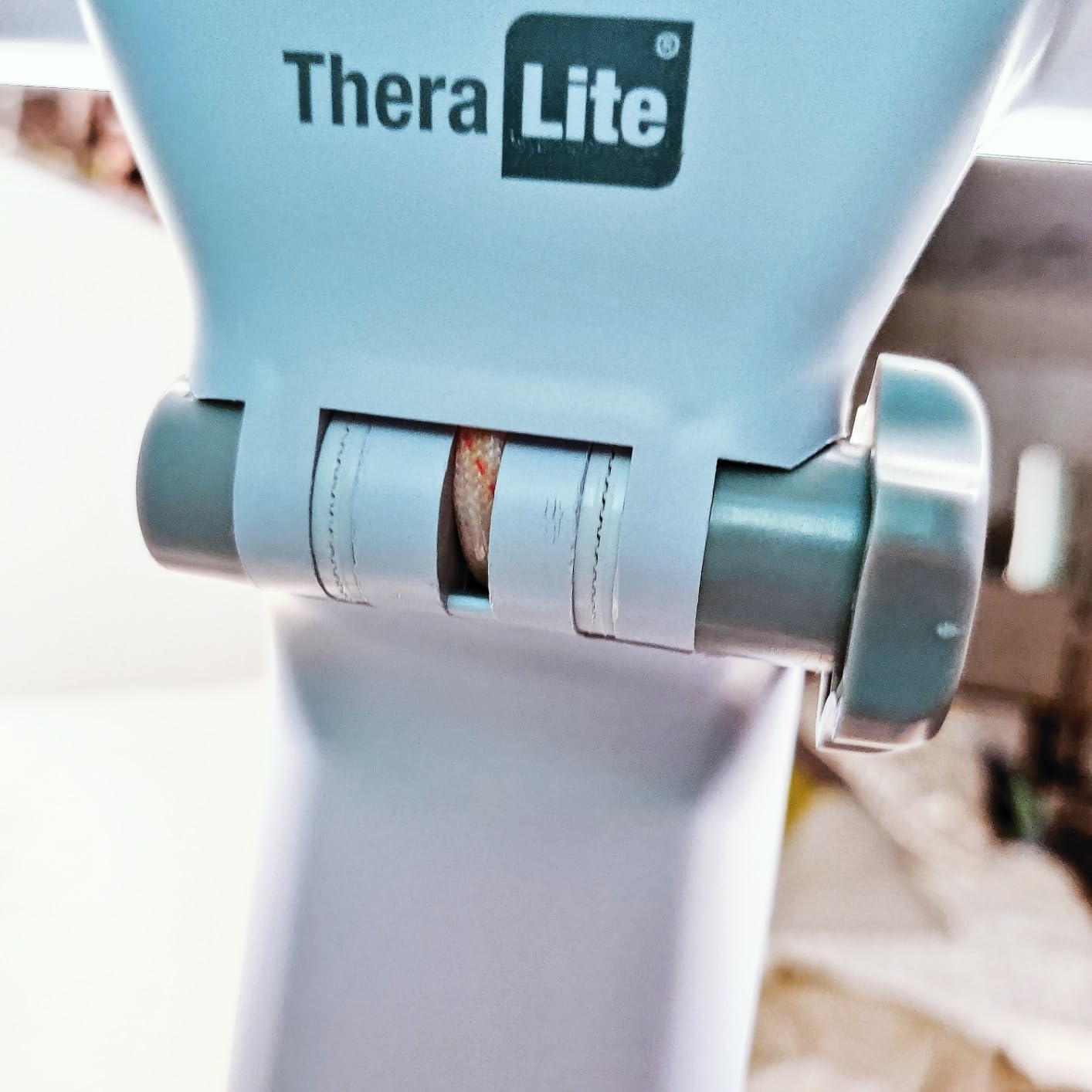 Theralite Aura Bright 10000 Lux Therapy Lamp, Sun Lamp for Light Box Therapy to Fight Low Energy with Adjustable Brightness 4 Light Settings for Sunlight Deprivation for Home and Office Use, White customer photo 1