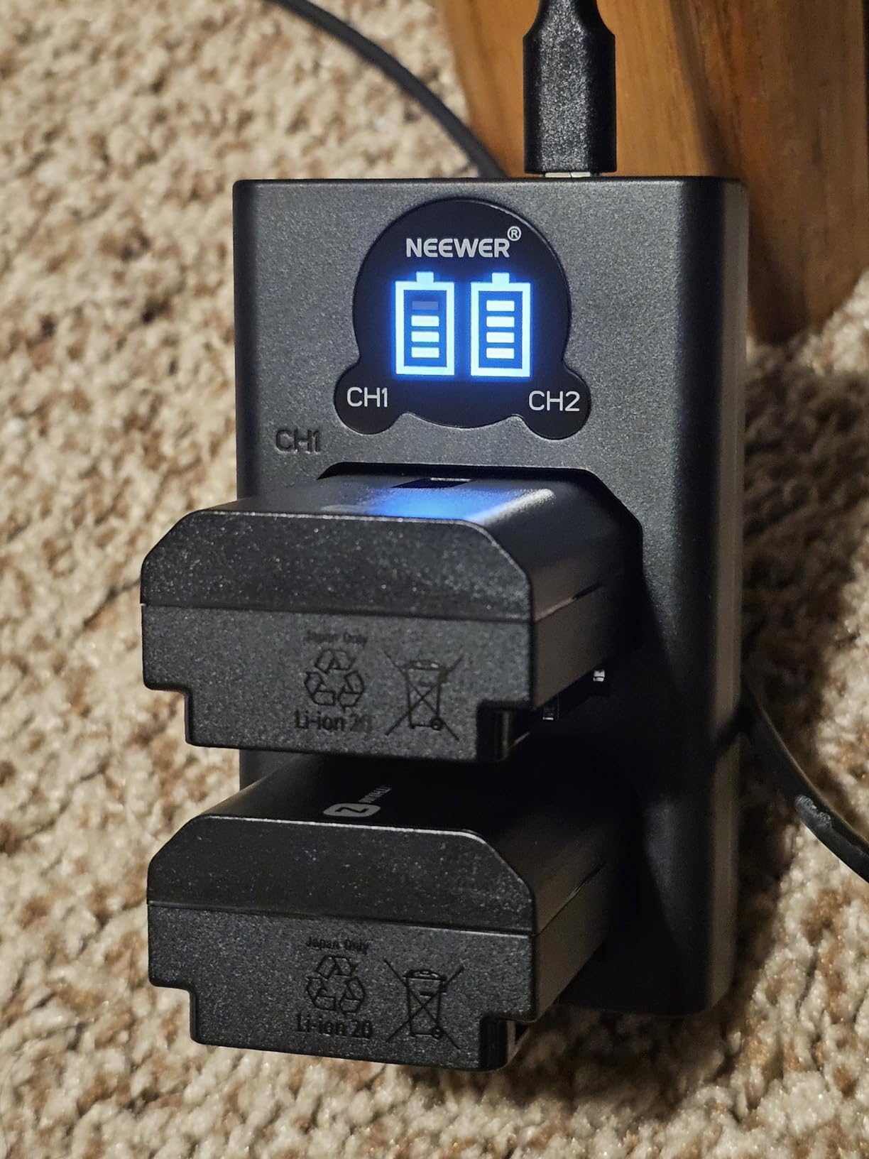 Neewer Dual USB Charger for Sony NP-FZ100 Battery, Compatible with Sony ZV-E1, FX3, FX30, A1, A9 II, A7R V, A7S III, A7 IV, A6600, A7C Cameras, Designed with LCD Display, Versatile Charging Options customer photo 2