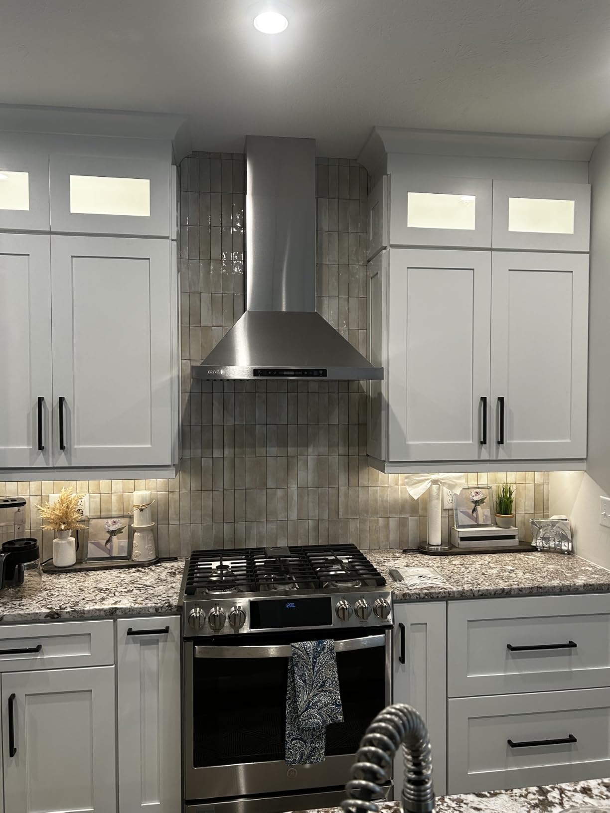 IKTCH 30-inch Wall Mount Range Hood 900 CFM Ducted/Ductless Convertible, Kitchen Chimney Vent Stainless Steel with Gesture Sensing & Touch Control Switch Panel, 2 Adjustable Lights customer photo 1