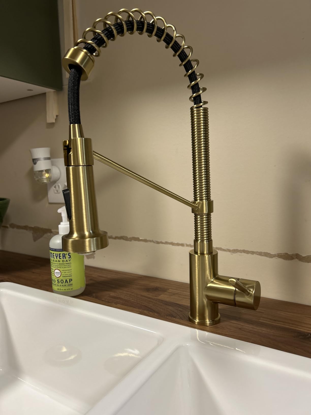 KRAUS Bolden 18-Inch Single Handle Spot Free Stainless Steel/Matte Black Commercial Style Pull-Down Kitchen Faucet with Dual Function Sprayer, KPF-1610SFSMB (Pack of 1) customer photo 1