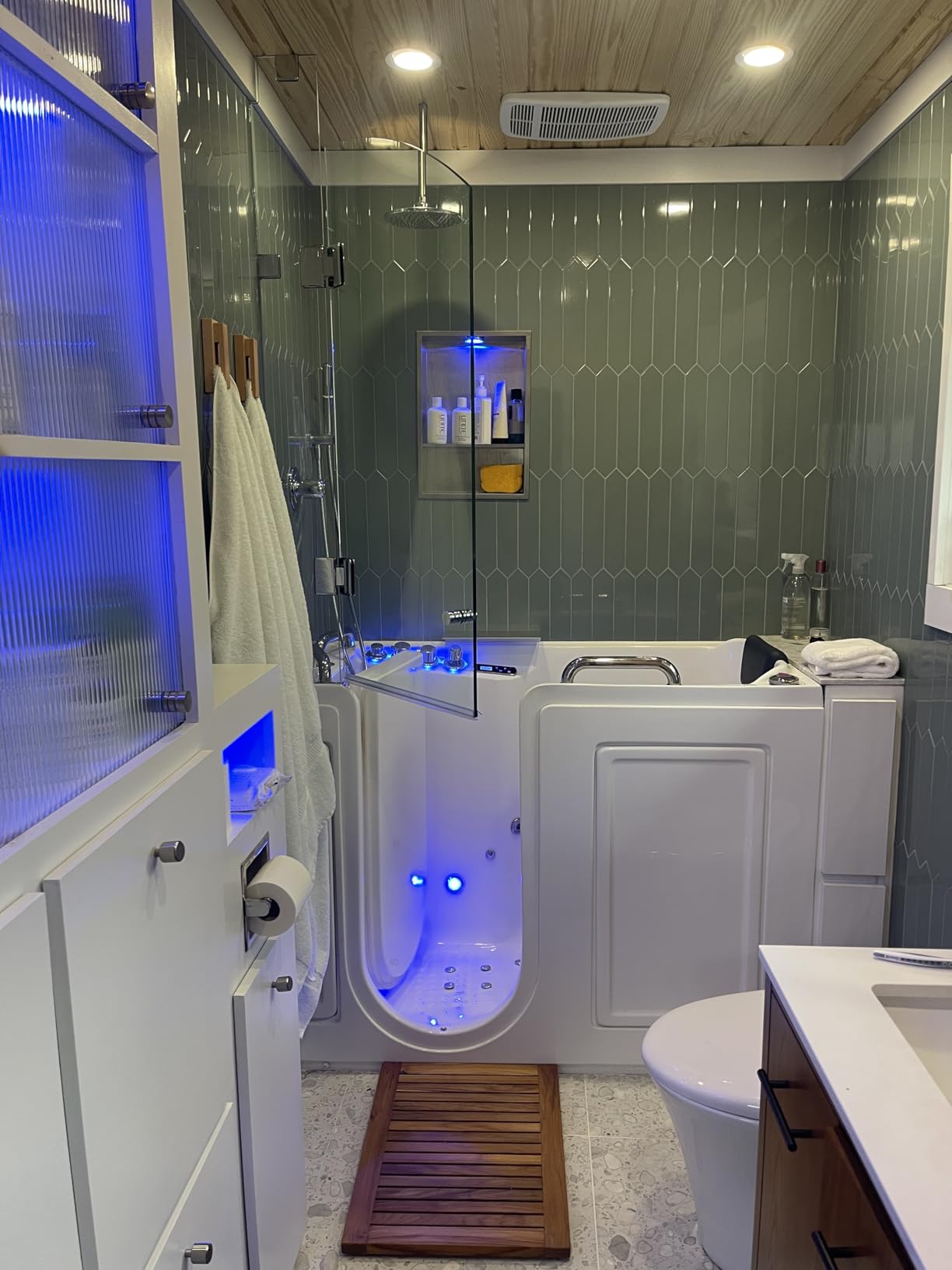 ANZZI Walk In Tub, 27 X 53 In, Right Drain, 12 Whirlpool & 18 Air Jets | Soothing Hydrotherapy Targeted 12 And 18 Acu Stream Work, Integrated Grab Bars Slip Resistant Flooring customer photo 1