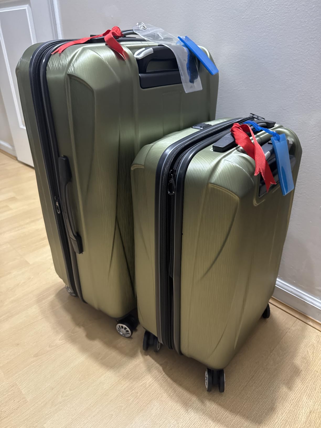 Samsonite Centric 2 Hardside Expandable Luggage with Spinner Wheels, Black, 3-Piece Set (20/24/28) customer photo 1