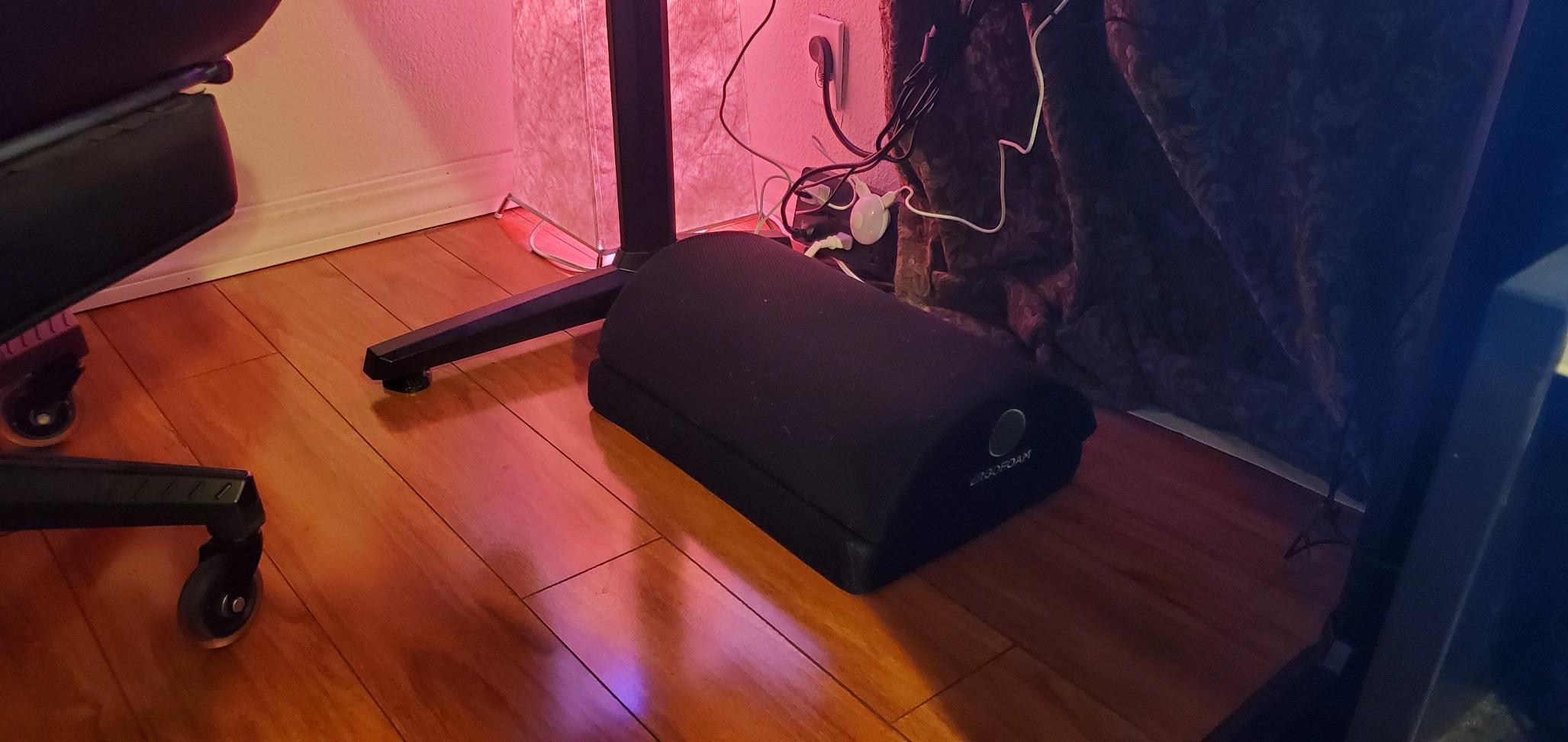 ErgoFoam Foot Rest for Under Desk at Work - Chiropractor Endorsed 2in1 Adjustable Premium Under Desk Footrest - Ergonomic Desk Foot Rest with High-Density Compression-Resistant Soft Foam (Black, Mesh) customer photo 1