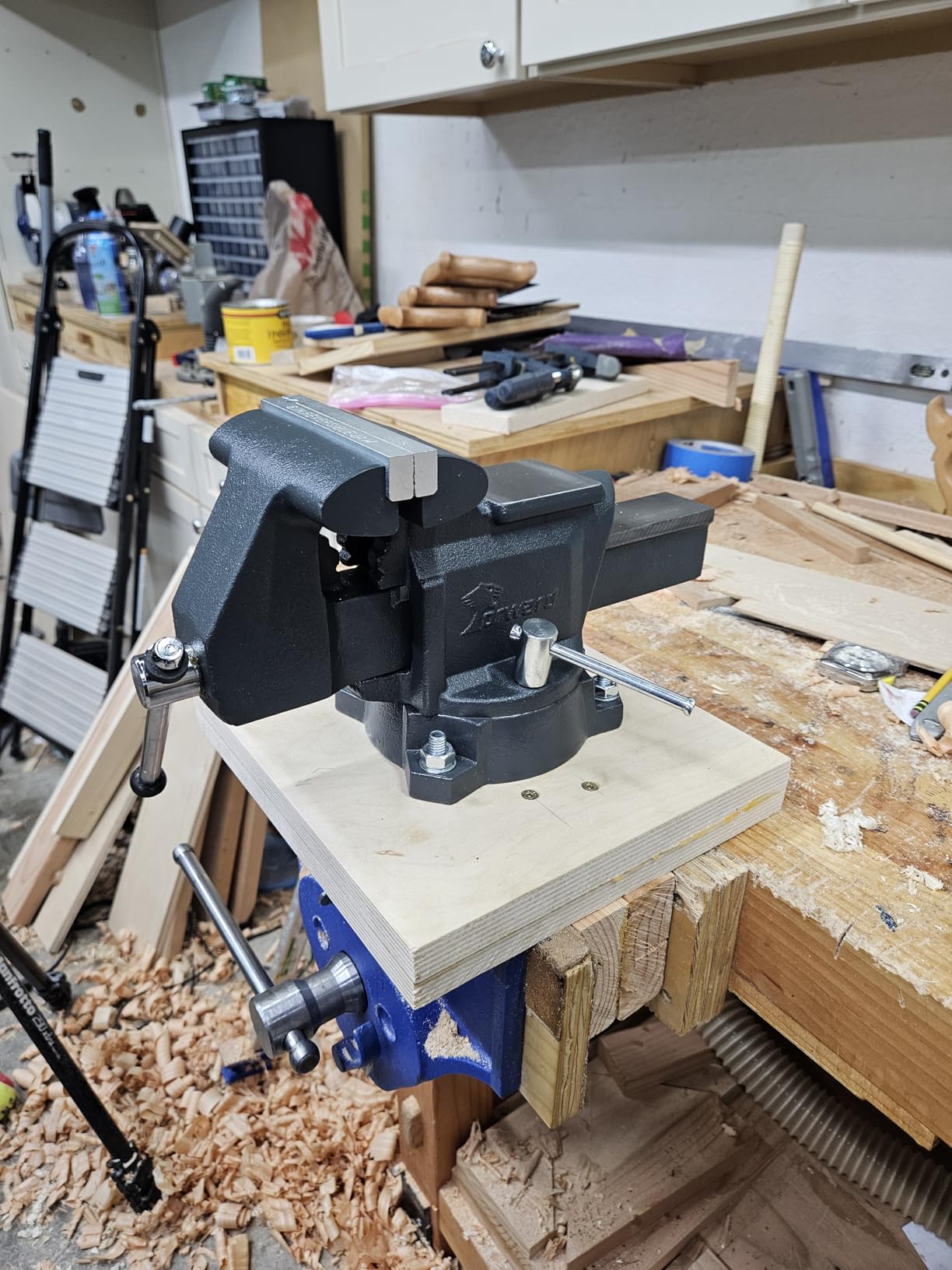 Forward CR40A 4.5 Inch Bench Vise Heavy Duty Vice with Anvil and 210 Degrees Swivel Base customer photo 1