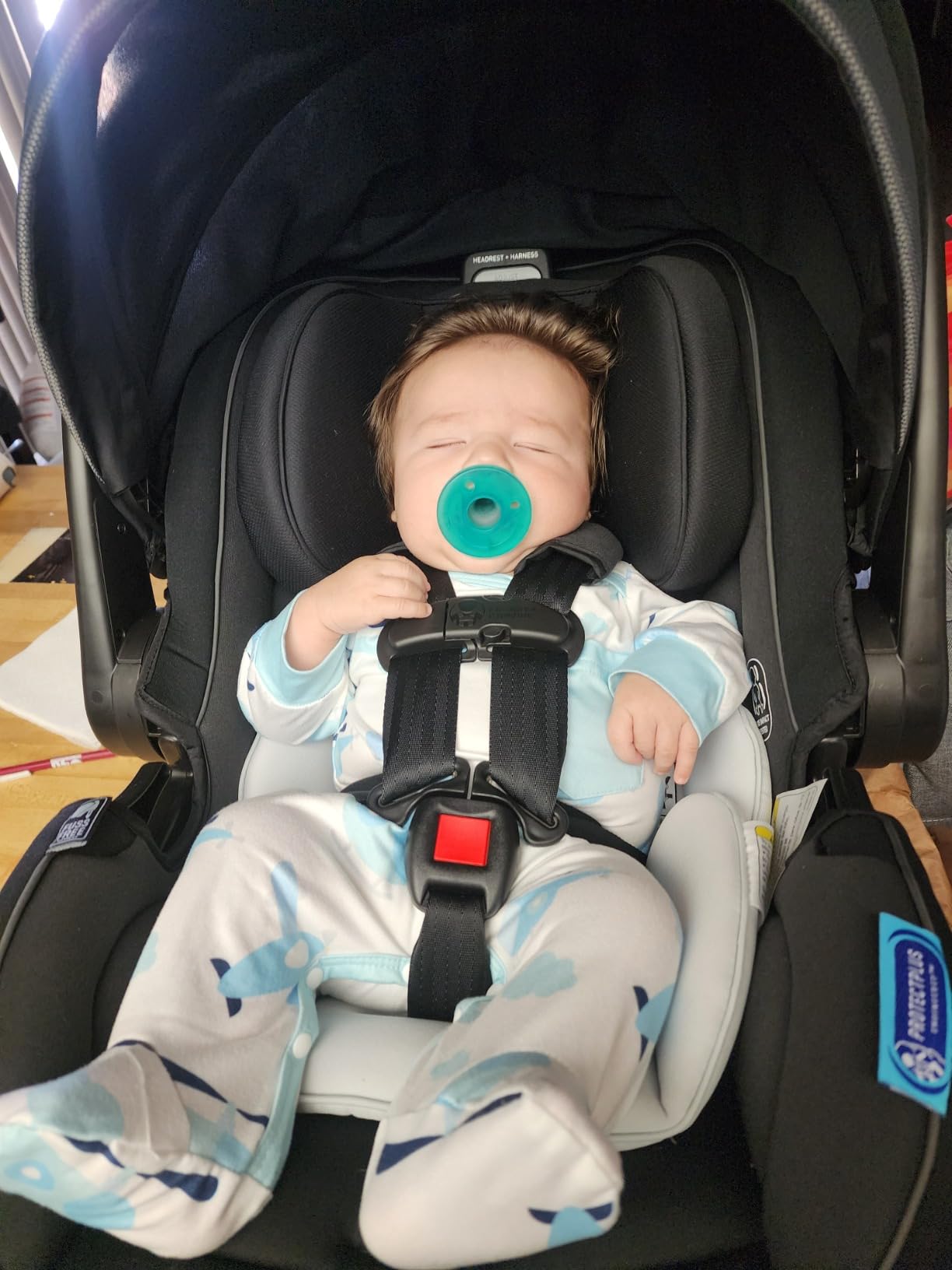 Graco SnugRide SnugFit Infant Car Seat, Baby Car Seat with Anti Rebound Bar for Extra Safety, No-Rethread Harness, Latch Equipped Carseat, Baby Essentials, Gift for New Parents, Gotham customer photo 2