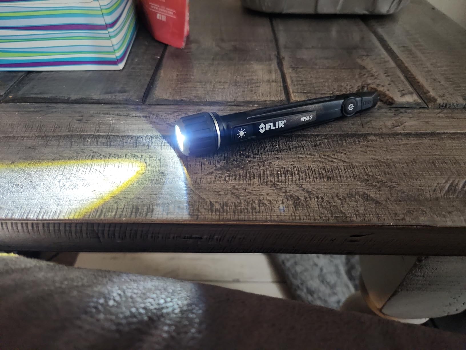 Flir VP50-2 Non-Contact Voltage Detector, CAT IV, 90-1000V AC, Light, Vibration and Beeper Alarms, LED Flashlight customer photo 2