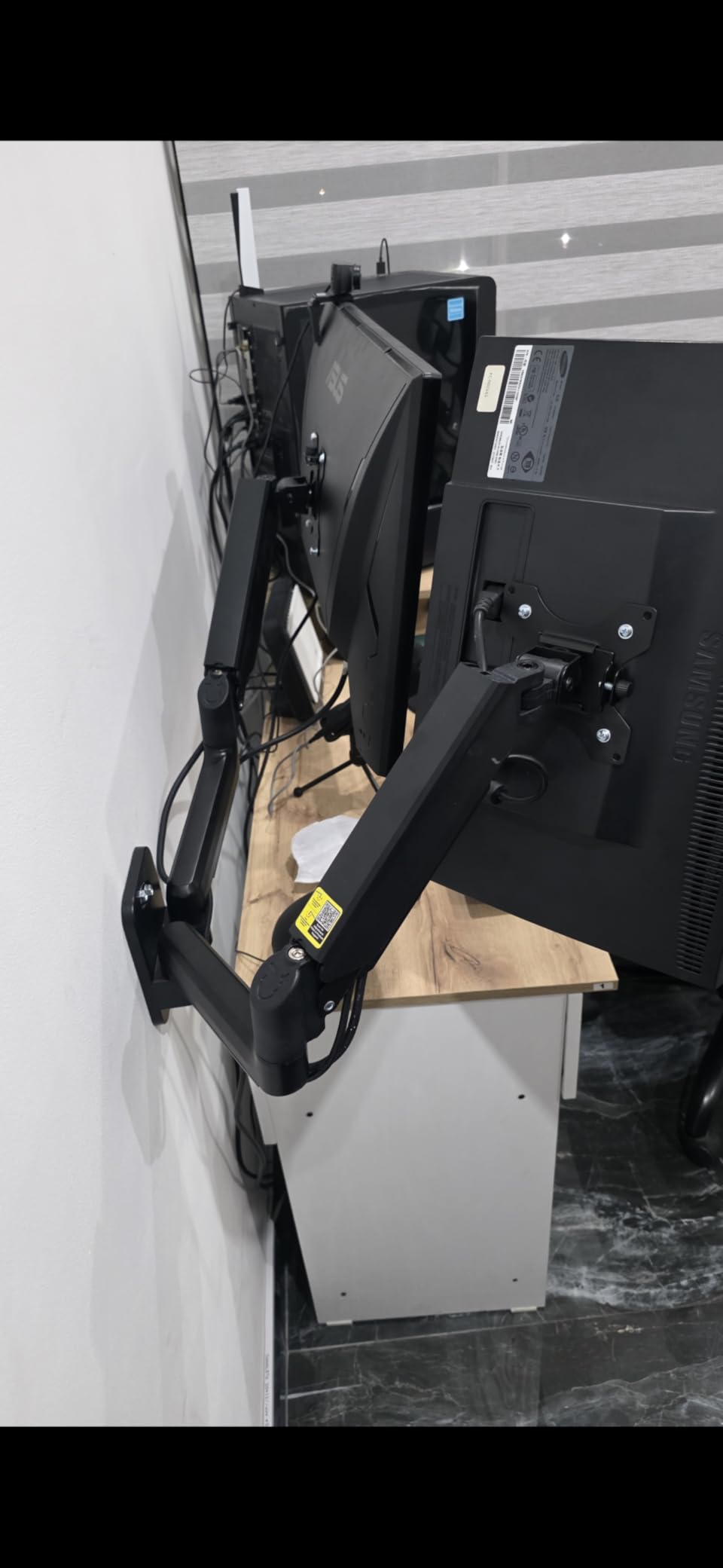 HUANUO Gaming Dual Monitor Wall Mount for 17-32 Inch Computer Screen Mount (4.4-17.6lbs Per Arm) - VESA 75x75/100x100 Height Adjustable Stand for Dual Monitors - Home Office Desk Setup customer photo 1