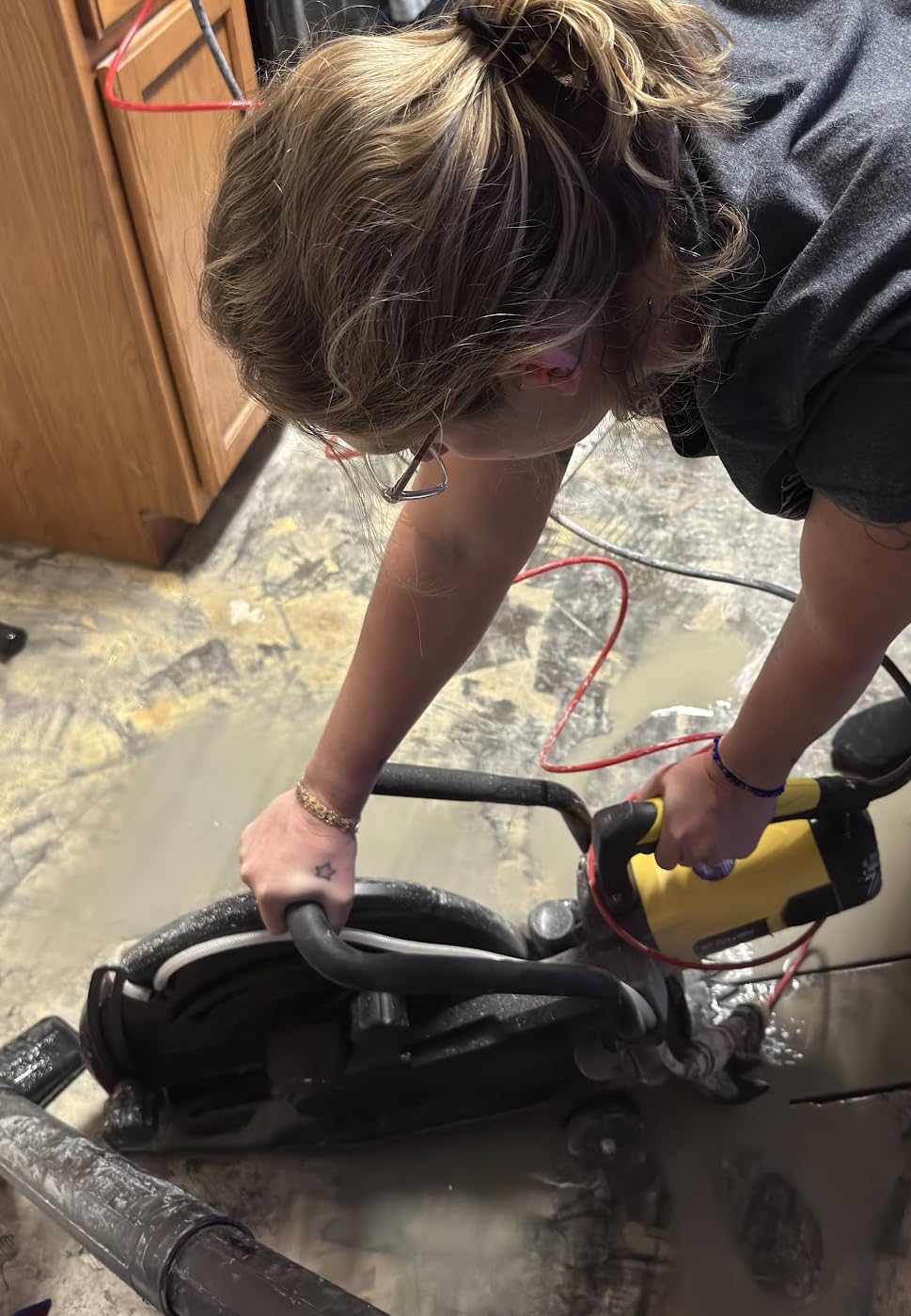 XtremepowerUS 3200W Electric 16 Circular Saw Concrete Saw Wet/Dry Concrete Cutter 20AMP With Water Line Attachment Wet Concrete Saw (Blade Included) Ideal for DIY House, Foundation customer photo 1