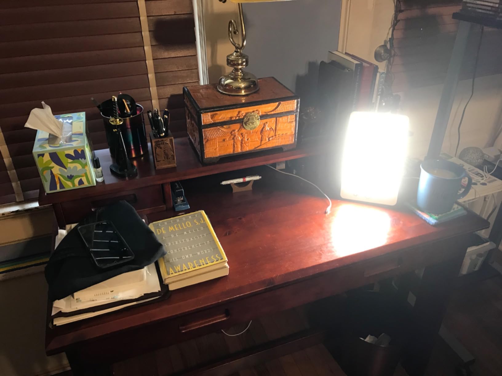 Verilux HappyLight Touch Plus - Light Therapy Lamp with 10,000 Lux, UV-Free, LED Bright White Light with Adjustable Brightness, Color, Countdown Timer, & Detachable Stand customer photo 2