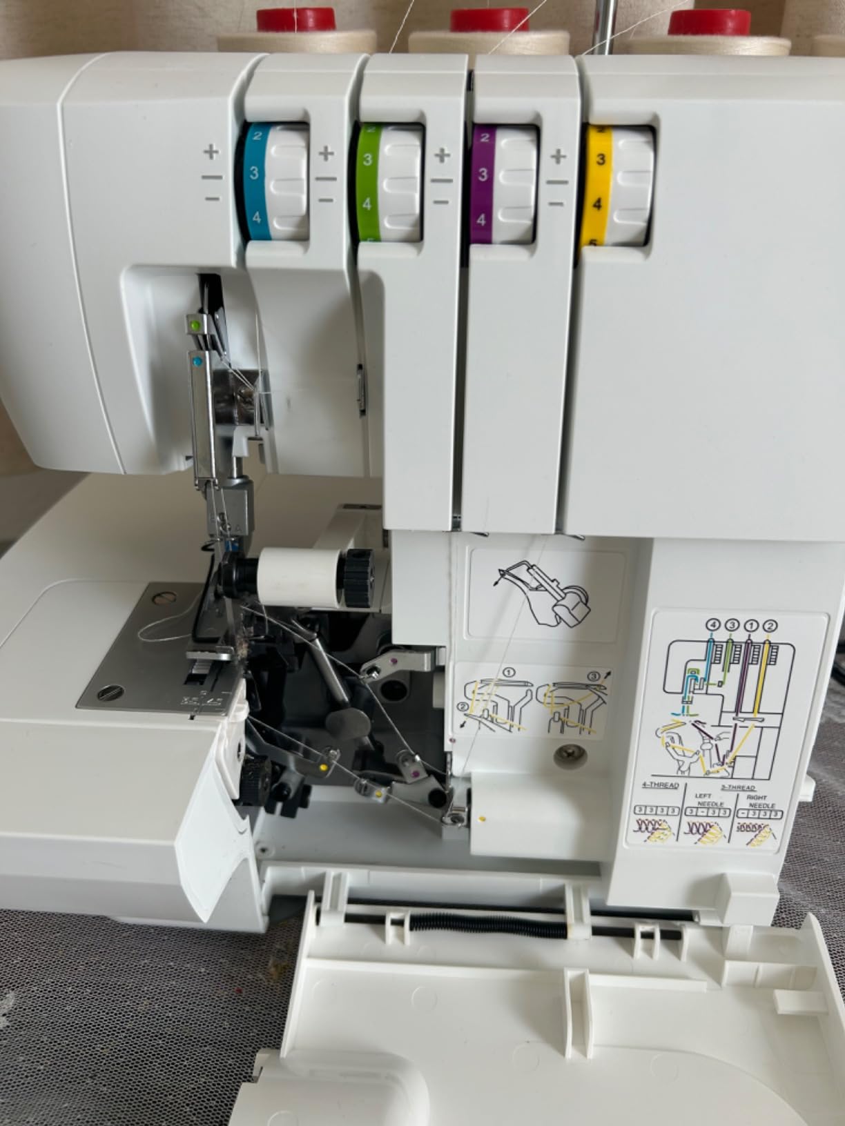 SINGER S0100 High Speed Serger Overlock Machine, 2-3-4 Thread Capability | Accessories, 6 built-in stitches, color coded threading, metal frame, adjustable tension, 1300 stiches/min, differential feed customer photo 2