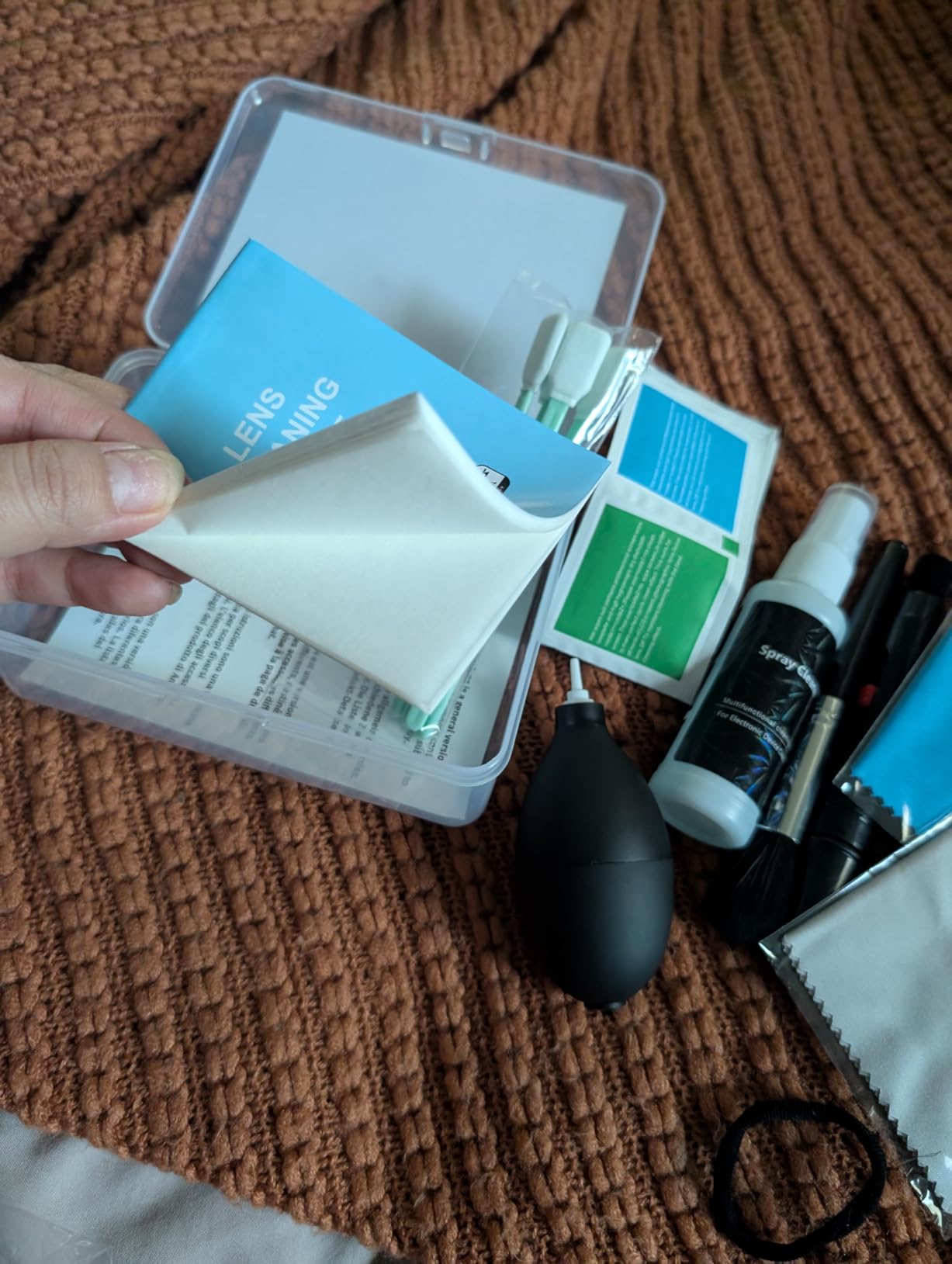 Aispour Camera Lens Cleaning Kit, 10-in-1 Camera Cleaning Kit, Camera Lens Cleaner and Camera Accessories, Includes Lens Cleaning Kit/Lens Cleaner/Lens Cleaning Pen/Soft Brush customer photo 1