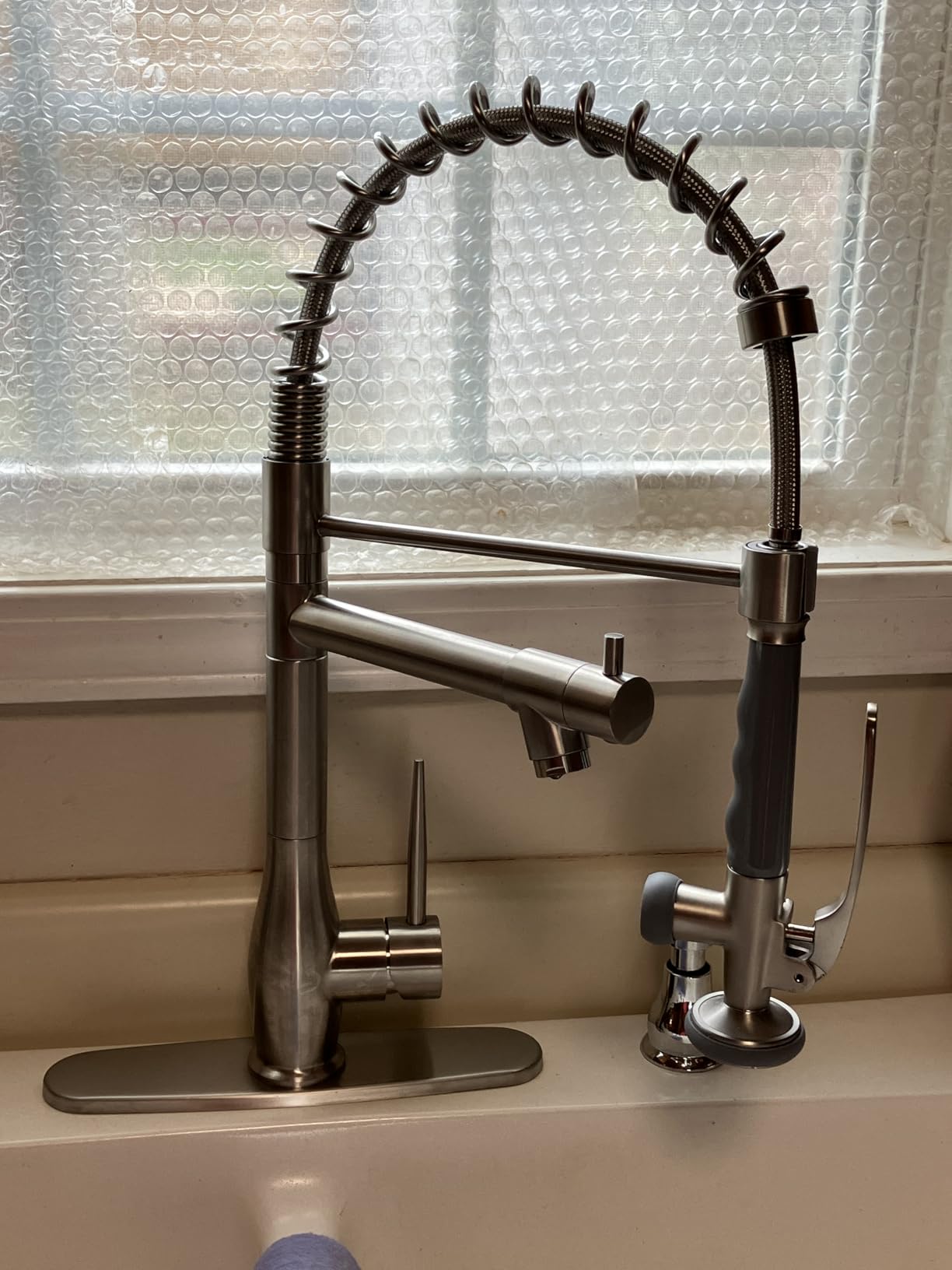 GIMILI Kitchen Faucet with Pull Down Sprayer Single Handle High Pressure Brushed Nickel Kitchen Sink Faucet Commercial Double-Headed Stainless Steel Kitchen Faucets Sink with Deck Plate customer photo 1