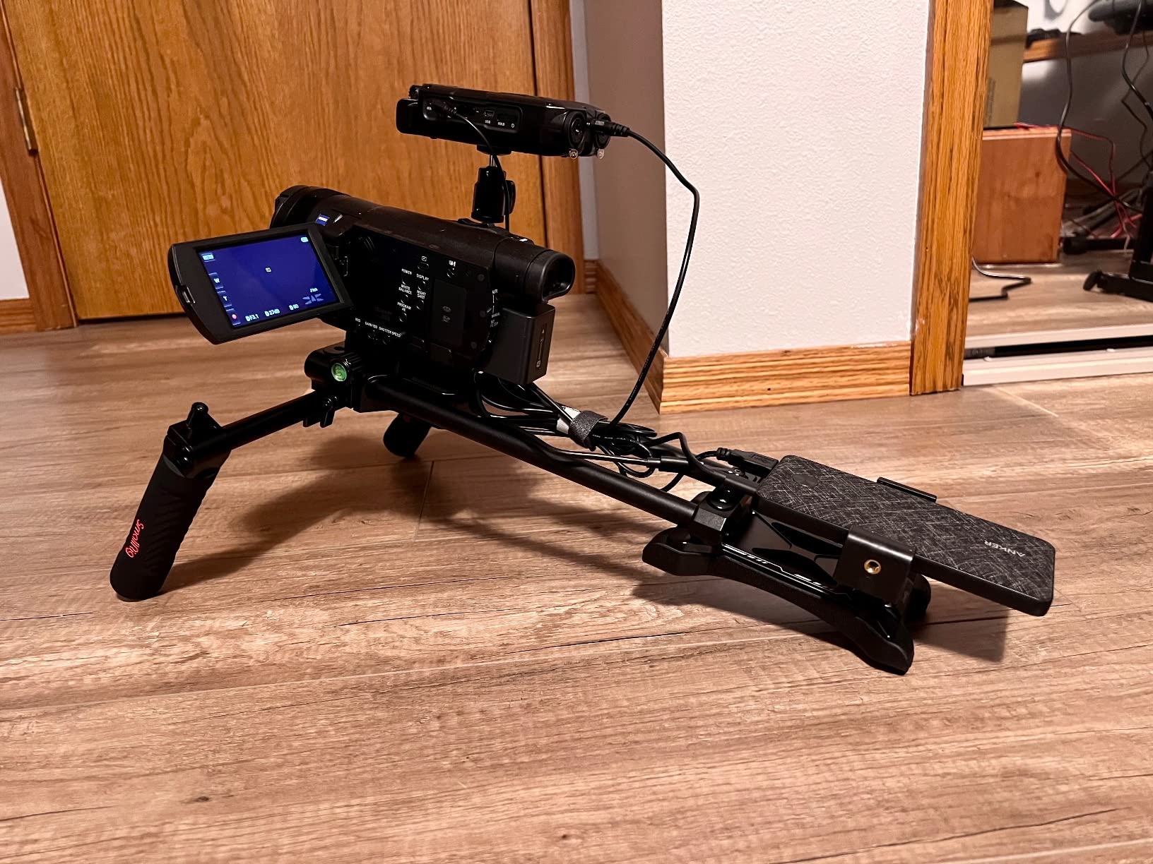 SMALLRIG Universal Basic Camera Shoulder Mount Kit for DSLR, Mirrorless, and Small Camera Shoulder Rig - 2896 customer photo 2