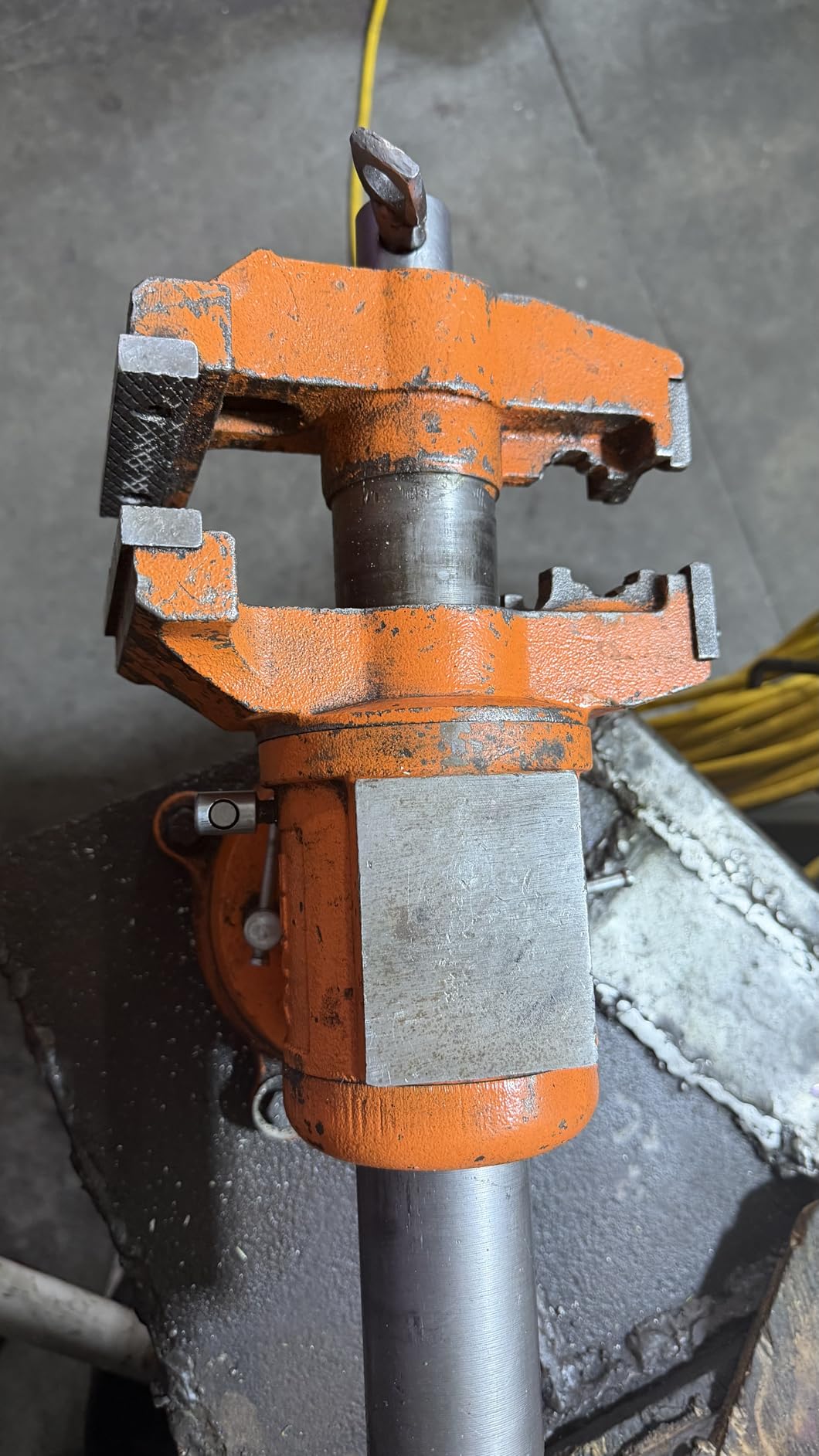 PONY Heavy Duty Bench Vise, 5-inch Jaw Width and Opening, 360-Degree Swivel Base With Anvil, Utility Combination Pipe Home Vise for Woodworking, One-Pair Vise Jaw Pad Included customer photo 1