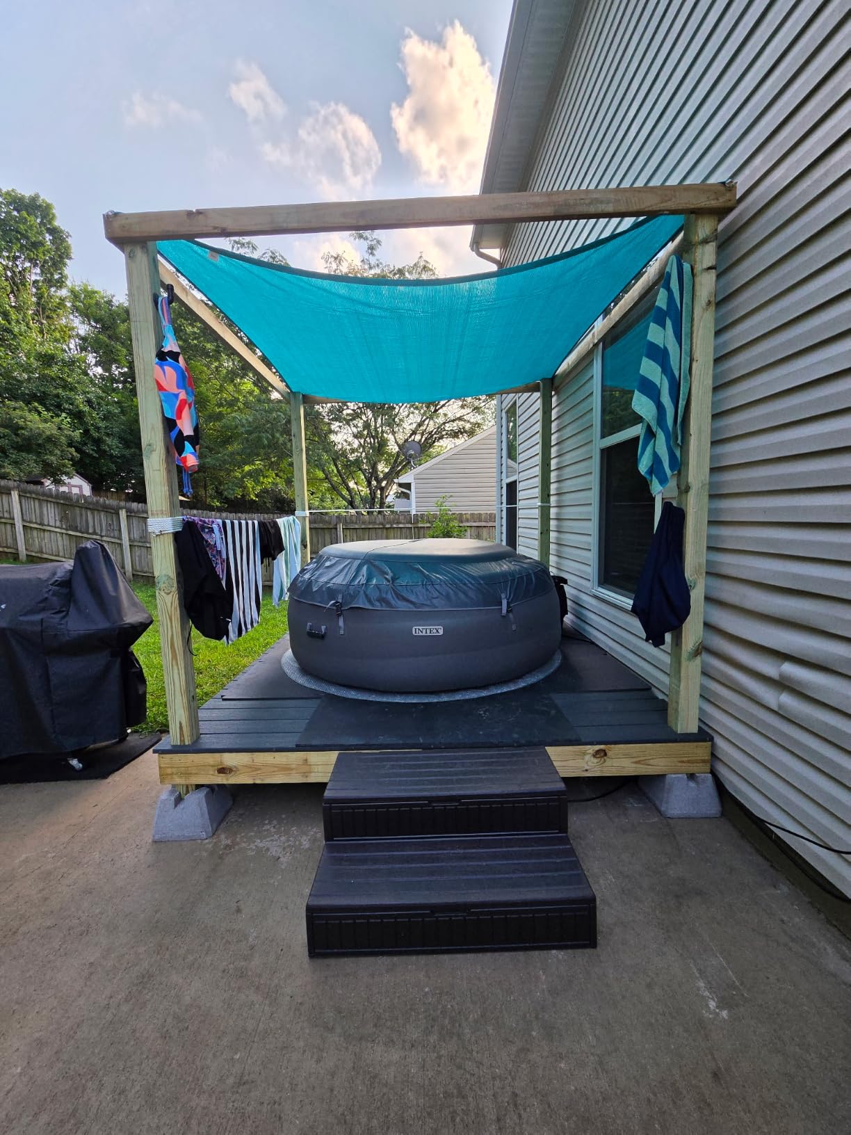 INTEX SimpleSpa 4 Person Round Inflatable Hot Tub, Bubble Massage Spa Set with Insulated Cover, Thermal Ground Cloth, & Chemical Dispenser, 77 in x 26 in customer photo 1