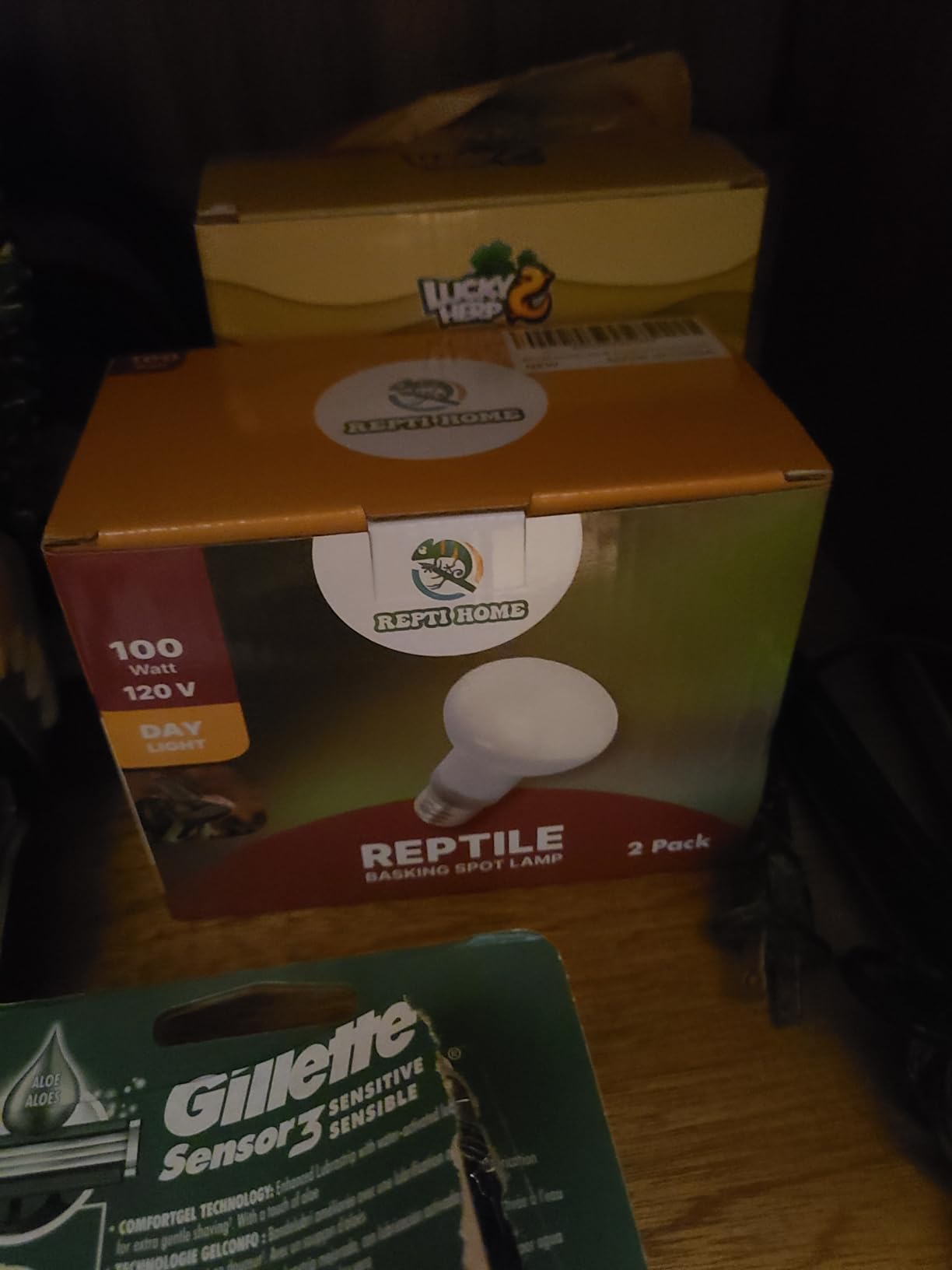 Reptile Heat Lamp Bulbs, Simulate Natural Sunlight Heat Light Bulb, 2 Pack 100W Amphibian Terrarium Basking Spot Lamp for Reptile, Bearded Dragon, Lizard, Turtle, Snake customer photo 2