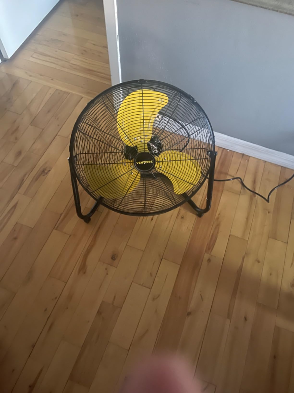 VENTISOL 24 Inch High Velocity Drum Fan, 9500 CFM Industrial Fans Heavy Duty, 3-Speed Shop Fan, Large Metal Floor Fan for Garage, Warehouse, Outdoor, Commercial, 8 Blades customer photo 2