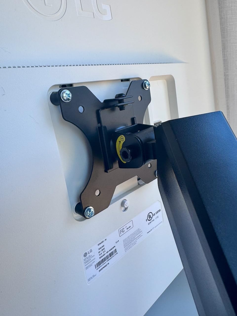 HUANUO Dual Monitor Mount for 2 Monitors up to 32 inches, Each Arm Holds Max 22lbs, Dual Monitor Stand with Advanced System, Height-Adjustable/Tilt/Swivel/Rotate, VESA Standard 75mm or 100mm customer photo 2