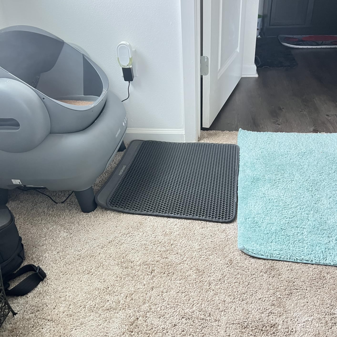 Neakasa M1 Plus Open-Top Self-Cleaning Cat Litter Box, 360° Safety Sensors, Advanced Odor & Leak Control, Automatic for Large & Multi-Cat Homes, Litter Mat & 2 Rolls Refill Bags Included customer photo 1