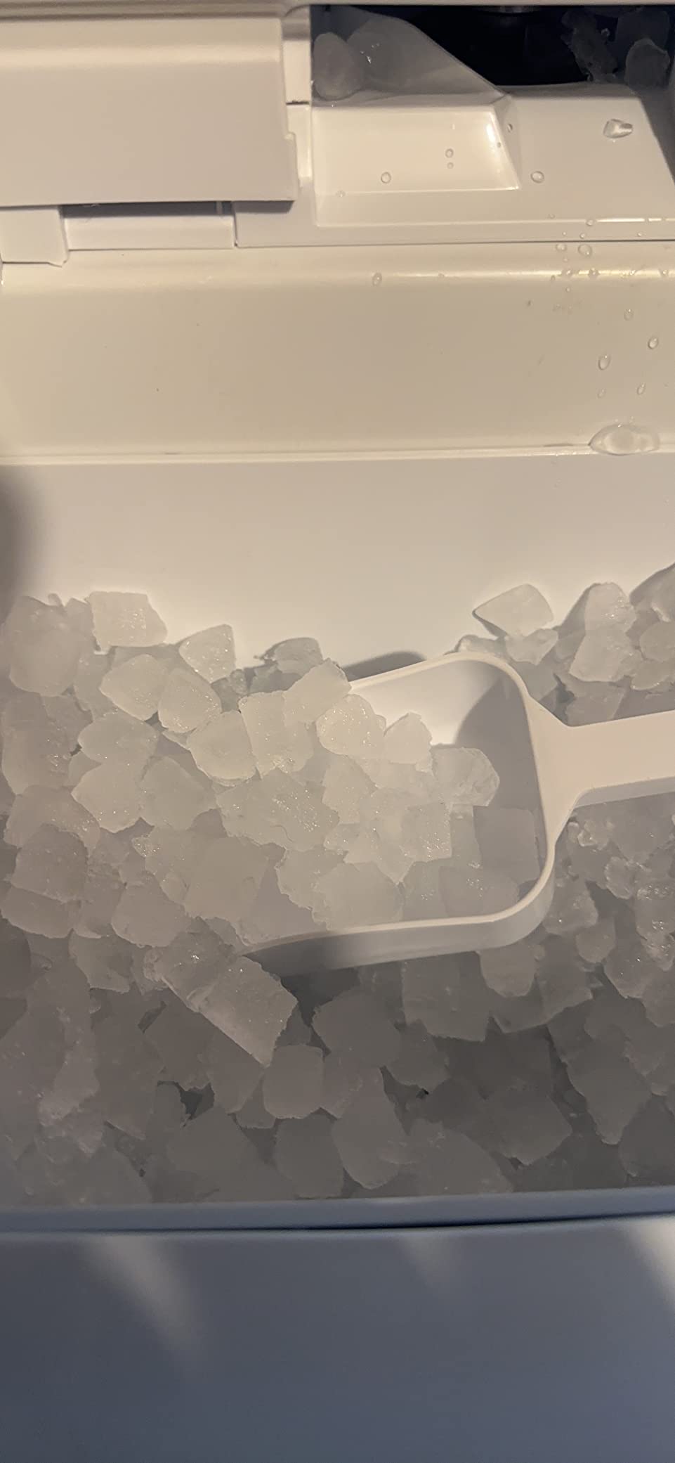 Frigidaire Countertop Crunchy Chewable Nugget Ice Maker, Compact, 33lbs per Day, Metallic Finish customer photo 1
