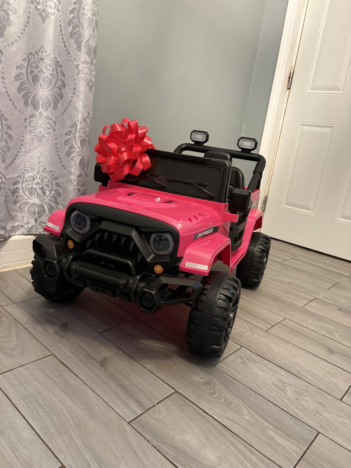 MINIATURE MOTORS 12V Kids Electric Ride on Truck Car Remote Control, Twin 35W Motors 3.5MPH Max Speed, Bluetooth Music Player, 4 Wheels Suspension LED Lights Safety Belt, Gift for Boys & Girls-Black customer photo 1